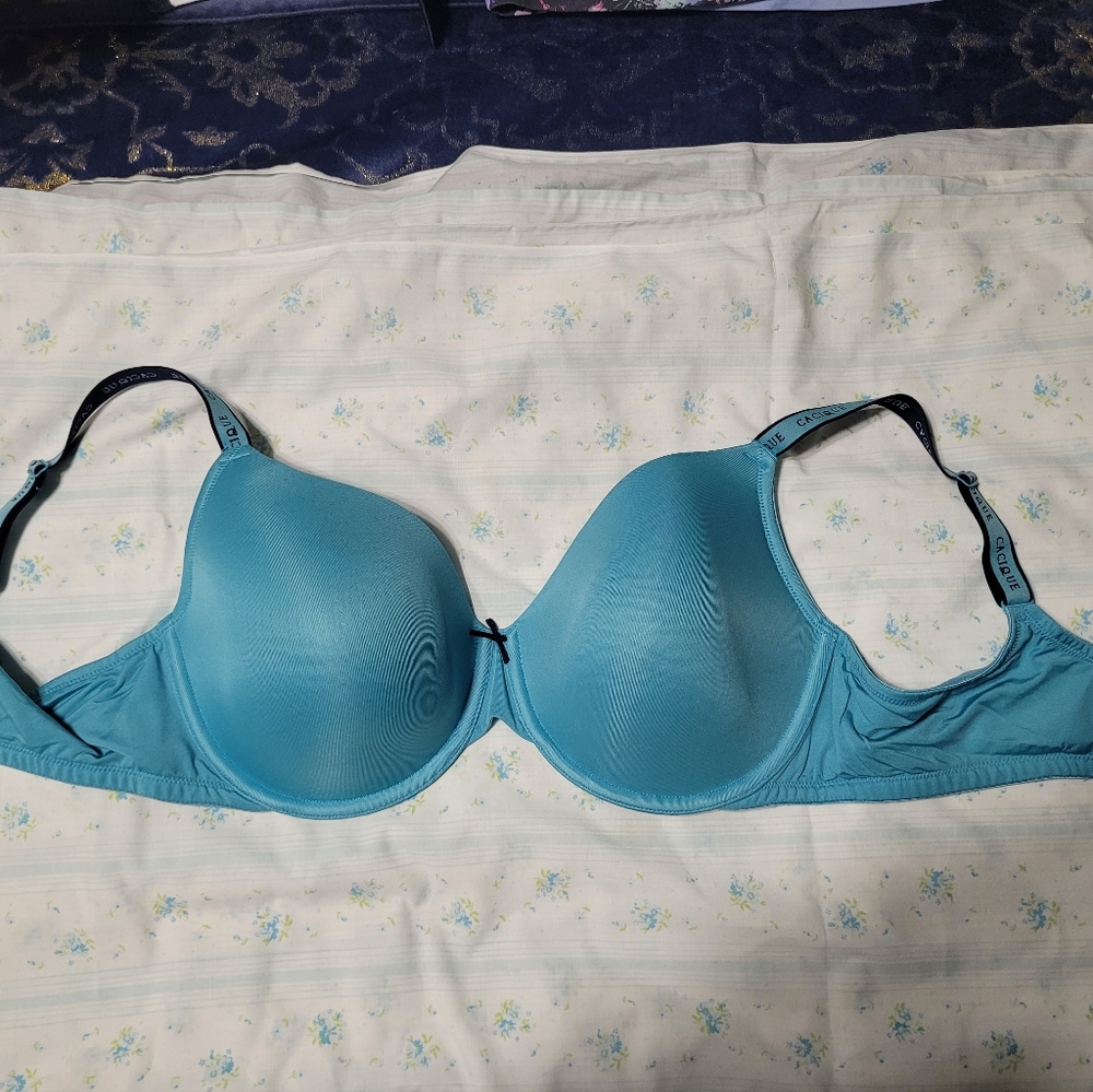 Cacique Lightly Lined Tshirt bra 42DD
